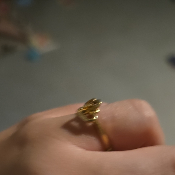 Gold Heart Ring - Picture 5 of 5
